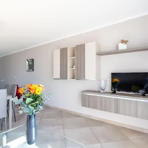 Le Midi 8 By Estates Apartament